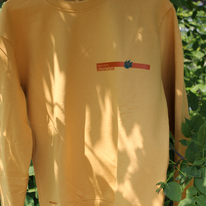 sweat shirt Mountain lover crewneck faded mustard
